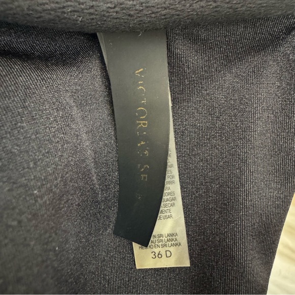 Victoria’s Secret bikini top black with gold hardware Victoria’s Secret logo - Picture 9 of 9